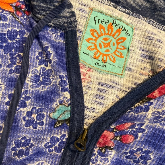 FREE PEOPLE light sweater jacket - Picture 2 of 5